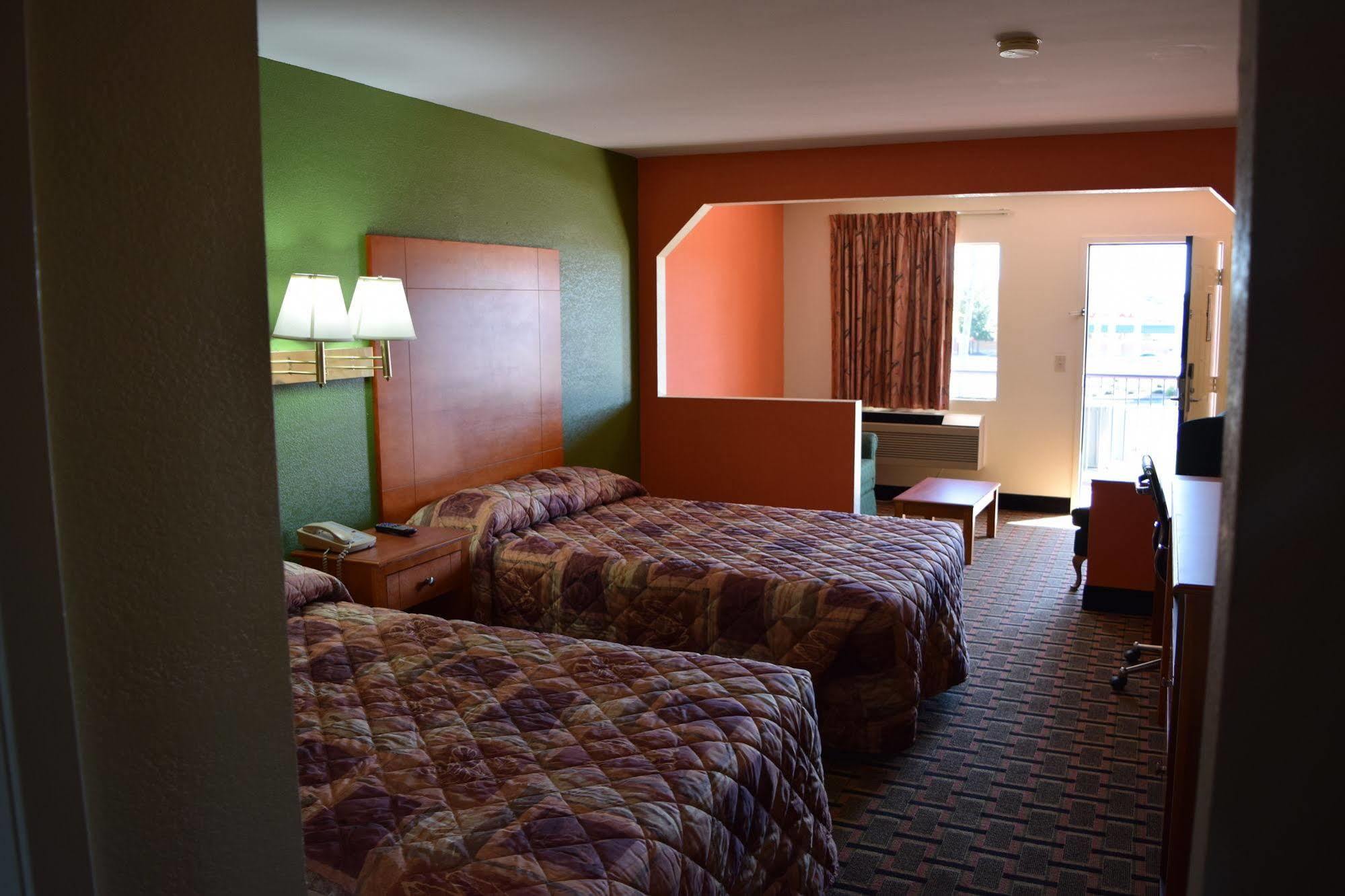 Royal Inn & Suites Дъгласвил Екстериор снимка
