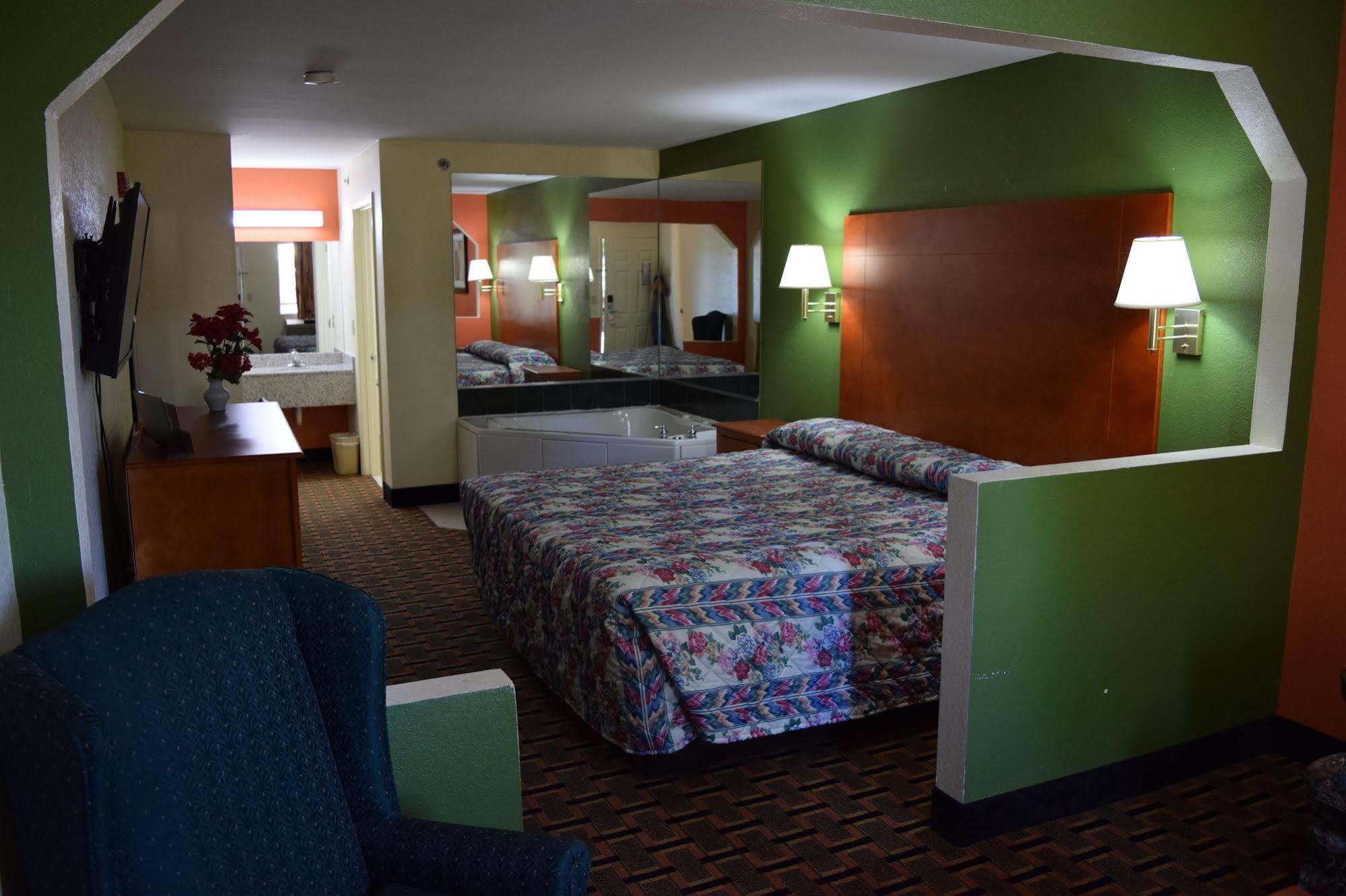 Royal Inn & Suites Дъгласвил Екстериор снимка