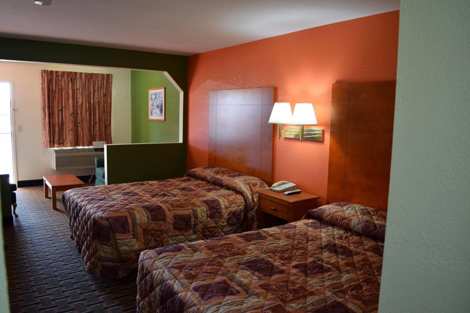 Royal Inn & Suites Дъгласвил Екстериор снимка