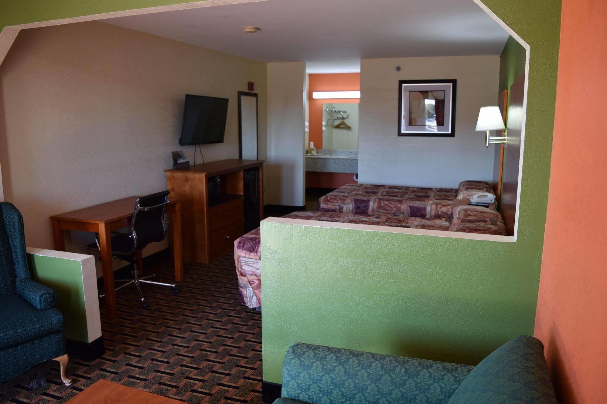 Royal Inn & Suites Дъгласвил Екстериор снимка