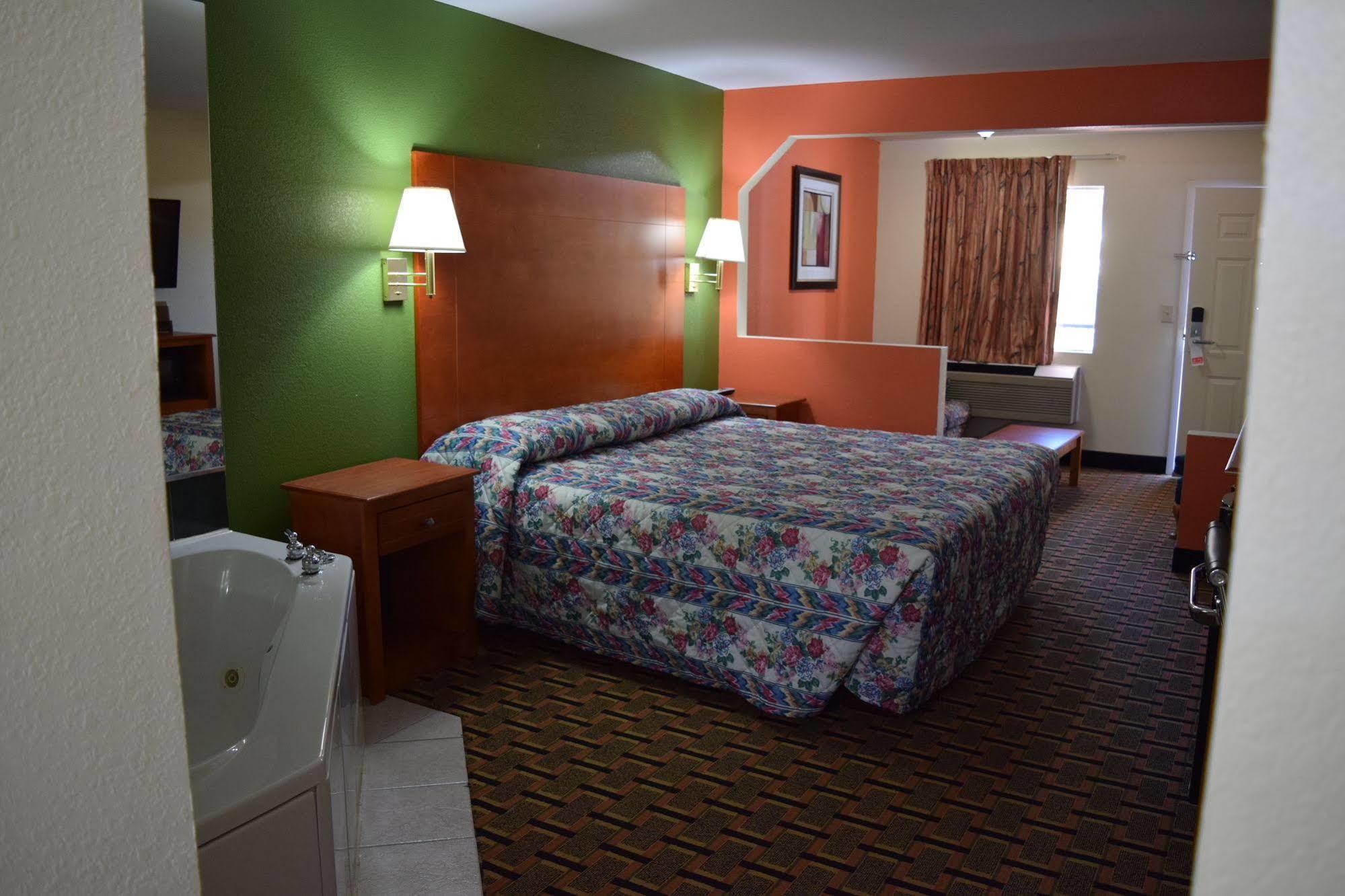 Royal Inn & Suites Дъгласвил Екстериор снимка