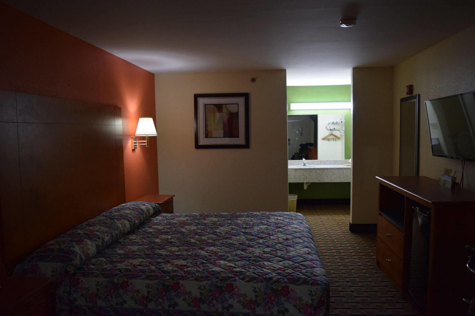 Royal Inn & Suites Дъгласвил Екстериор снимка