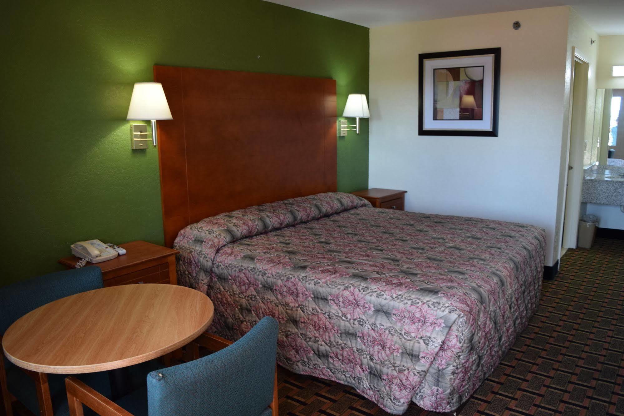 Royal Inn & Suites Дъгласвил Екстериор снимка