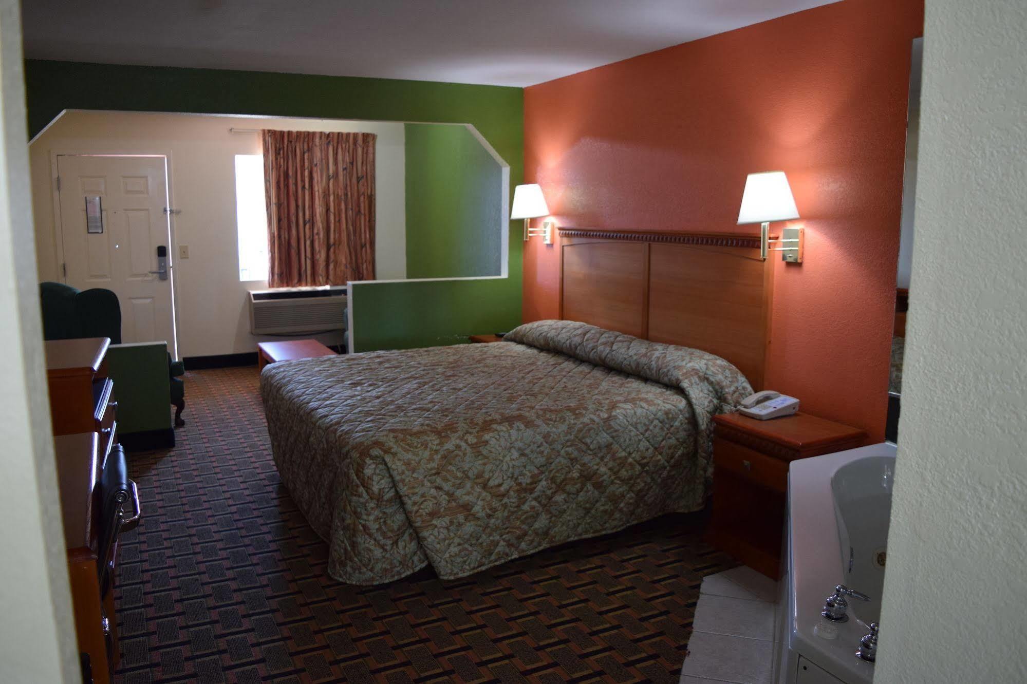 Royal Inn & Suites Дъгласвил Екстериор снимка